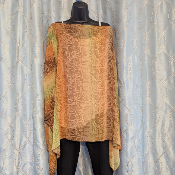 DJT Floral Sheer Poncho Top - Picture 2 of 6